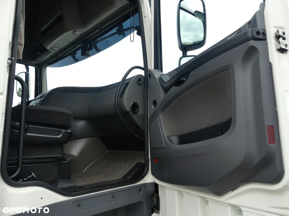 DAF XF 106.460  /  AUTOMAT / SUPER SPACE CAB / - 23