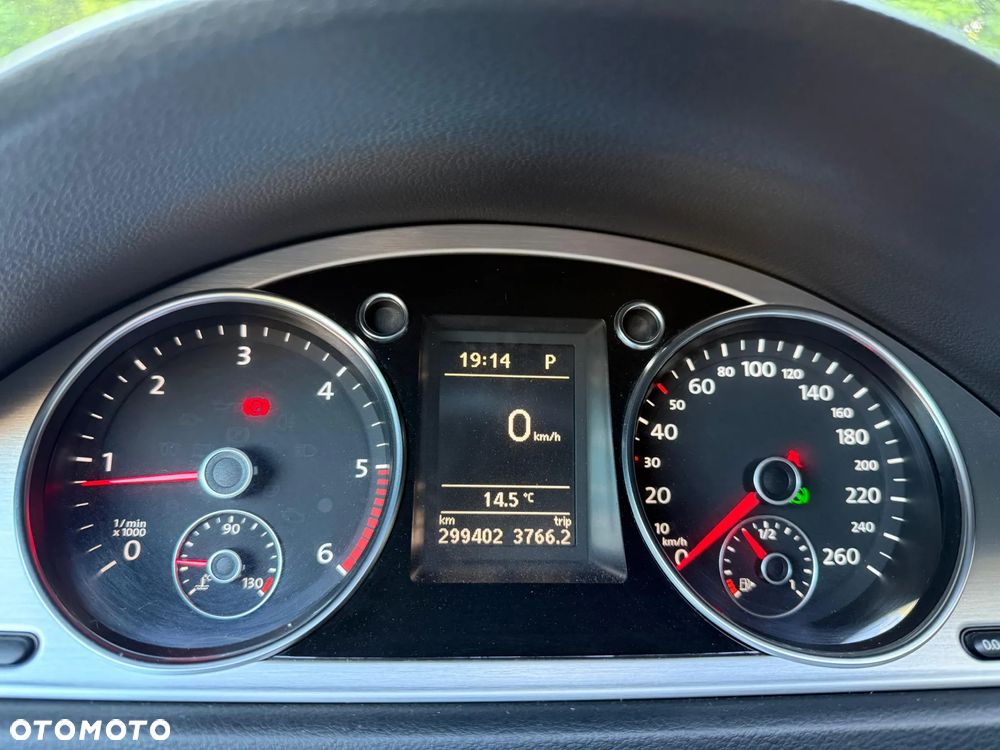 Volkswagen Passat 2.0 TDI Comfortline DSG - 13