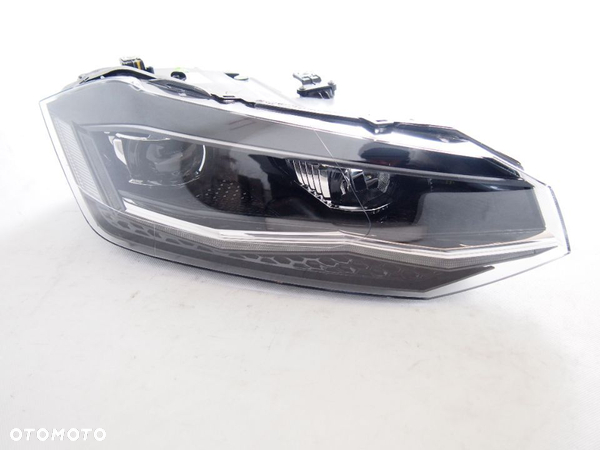 Volkswagen Polo 17r LED Reflektor prawy lampa prawa 2017
