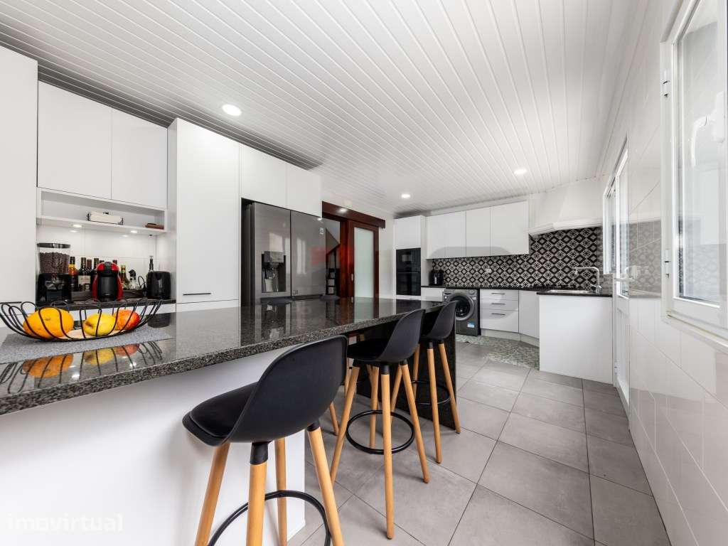 Moradia T4 com Garagem e Quintal nas Calhetas - Ribeira Grande - Grande imagem: 4/38