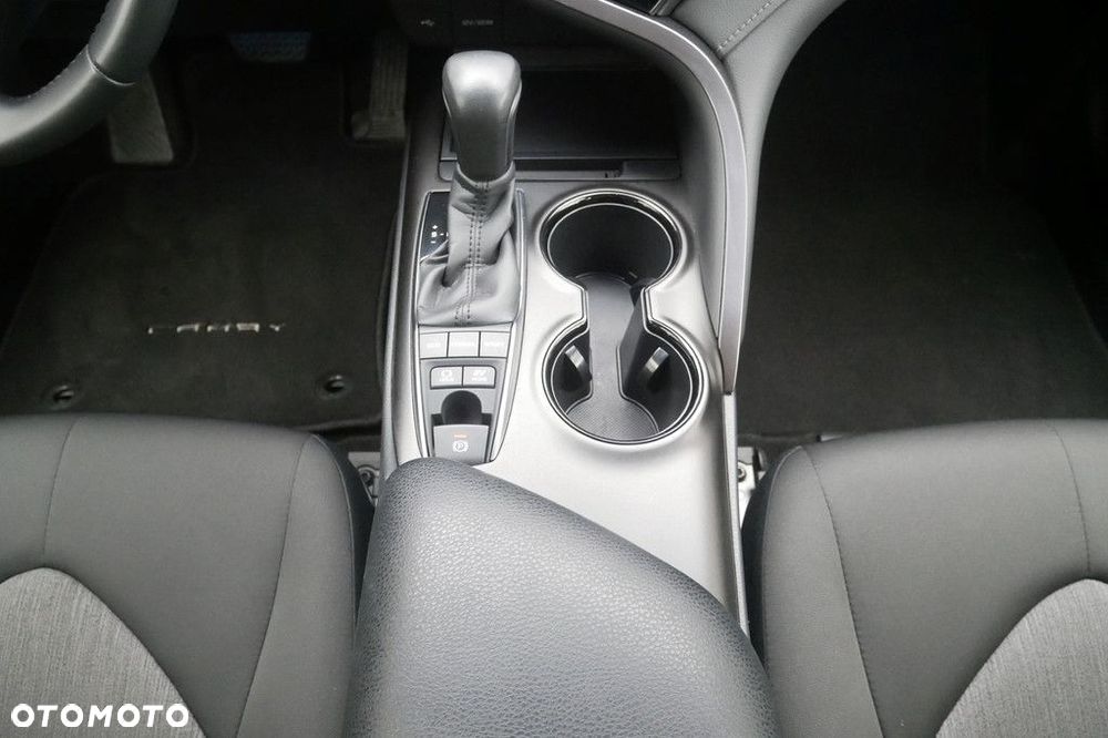 Toyota Camry 2.5 Hybrid Comfort CVT - 11