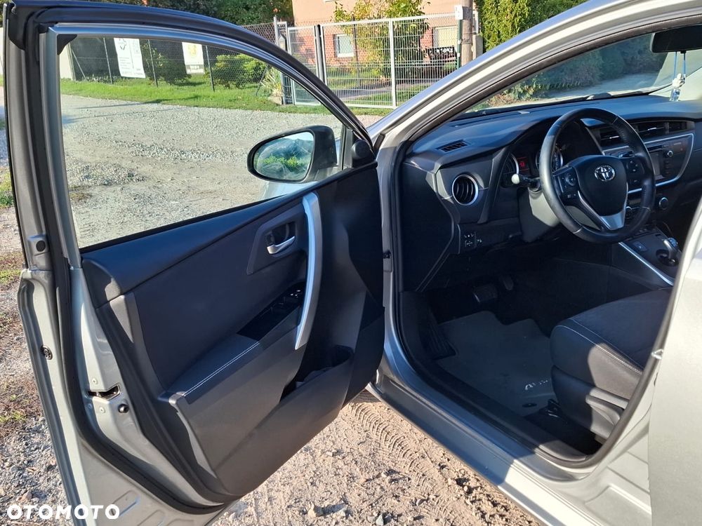 Toyota Auris 2015 photo 5