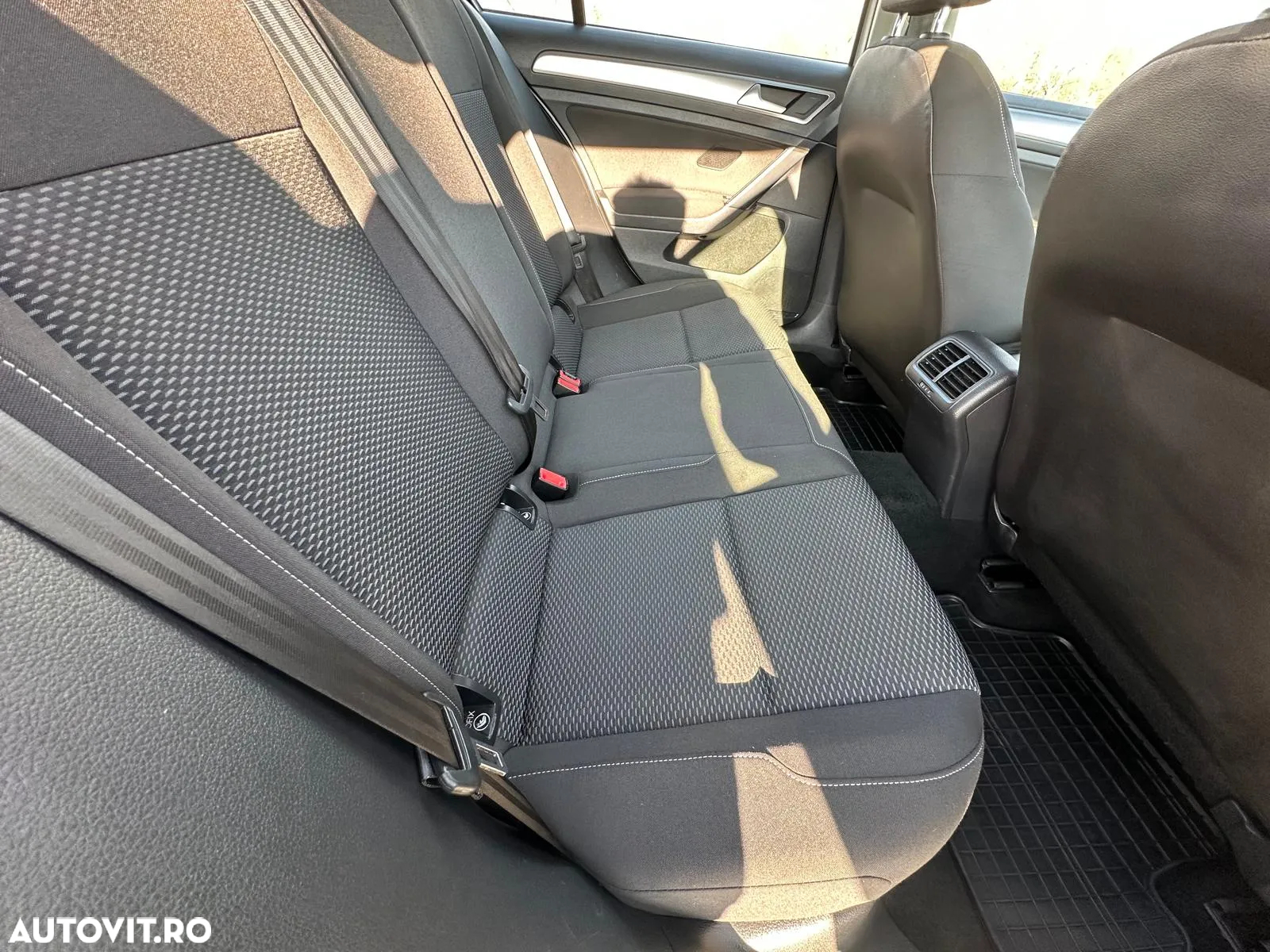 Volkswagen Golf 1.6 TDI Comfortline - 17