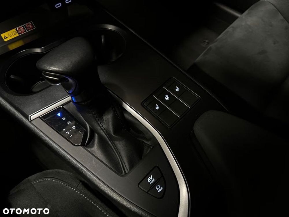 Lexus UX 250h Executive Line - 30
