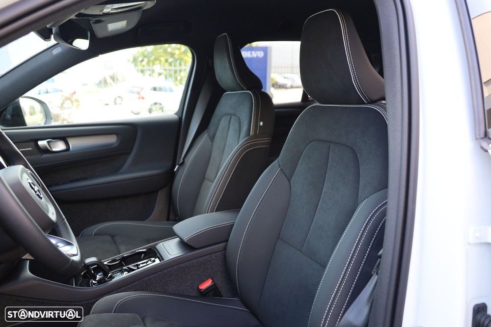 Volvo XC 40 2.0 B3 Plus Dark - 7