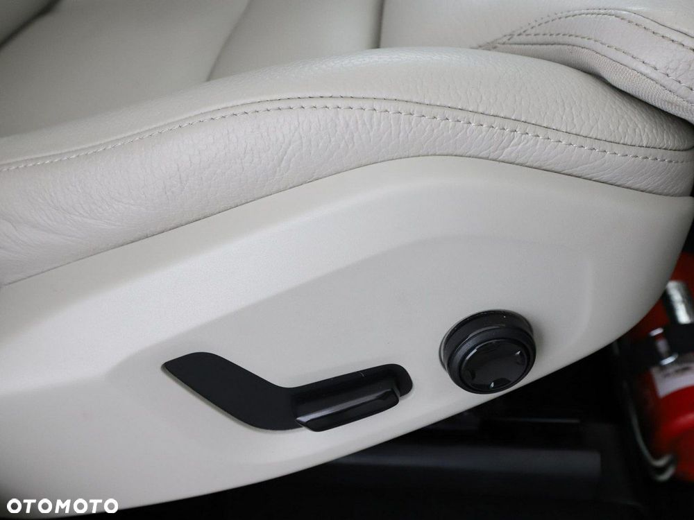 Volvo XC 60 T6 Plug-In Hybrid AWD Inscription Expression - 39