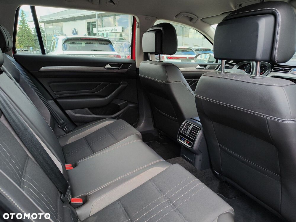 Volkswagen Passat - 25