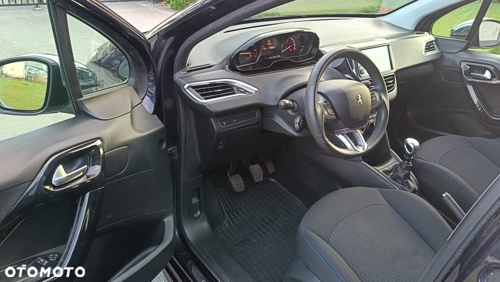 Peugeot 208 1.2 PureTech GPF Signature S&S - 6