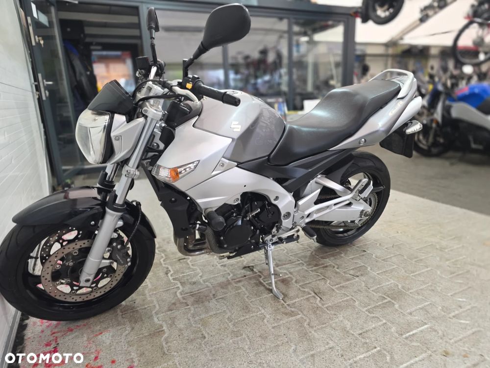 Suzuki GSR - 20