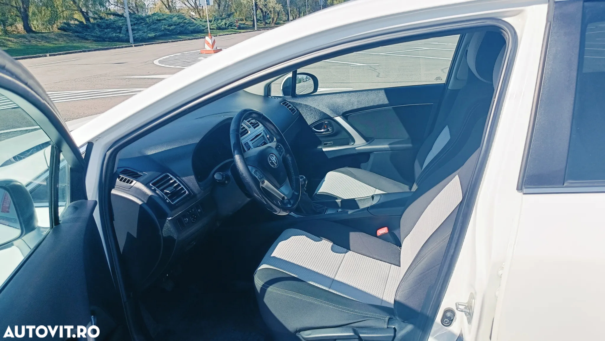 Toyota Avensis - 17