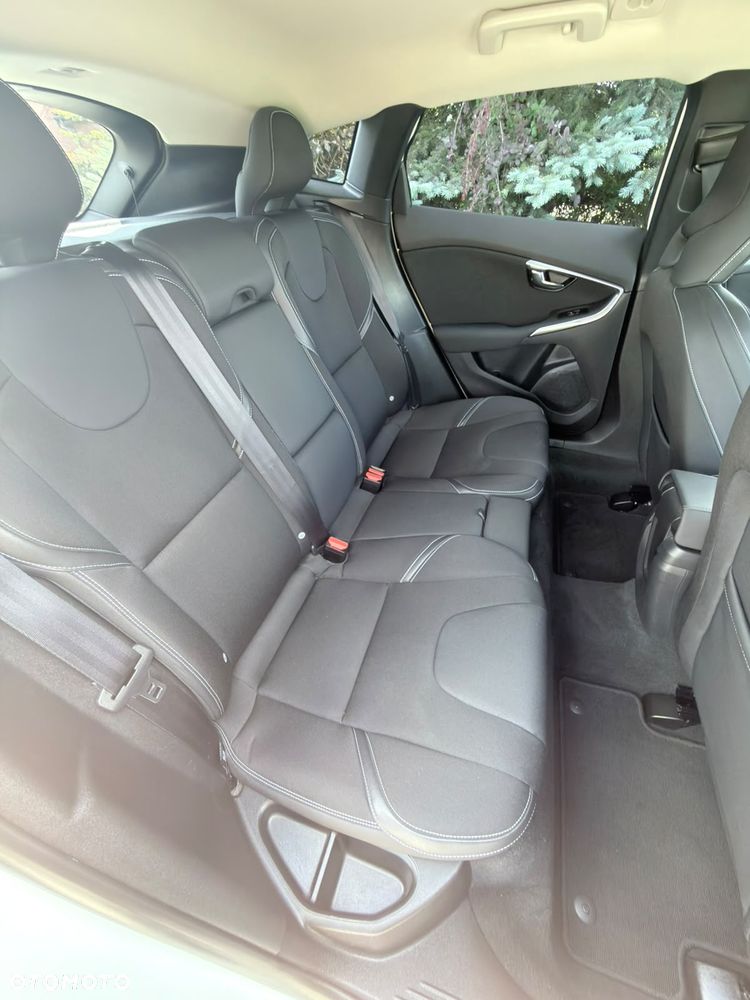 Volvo V40 T3 R-Design Momentum - 34