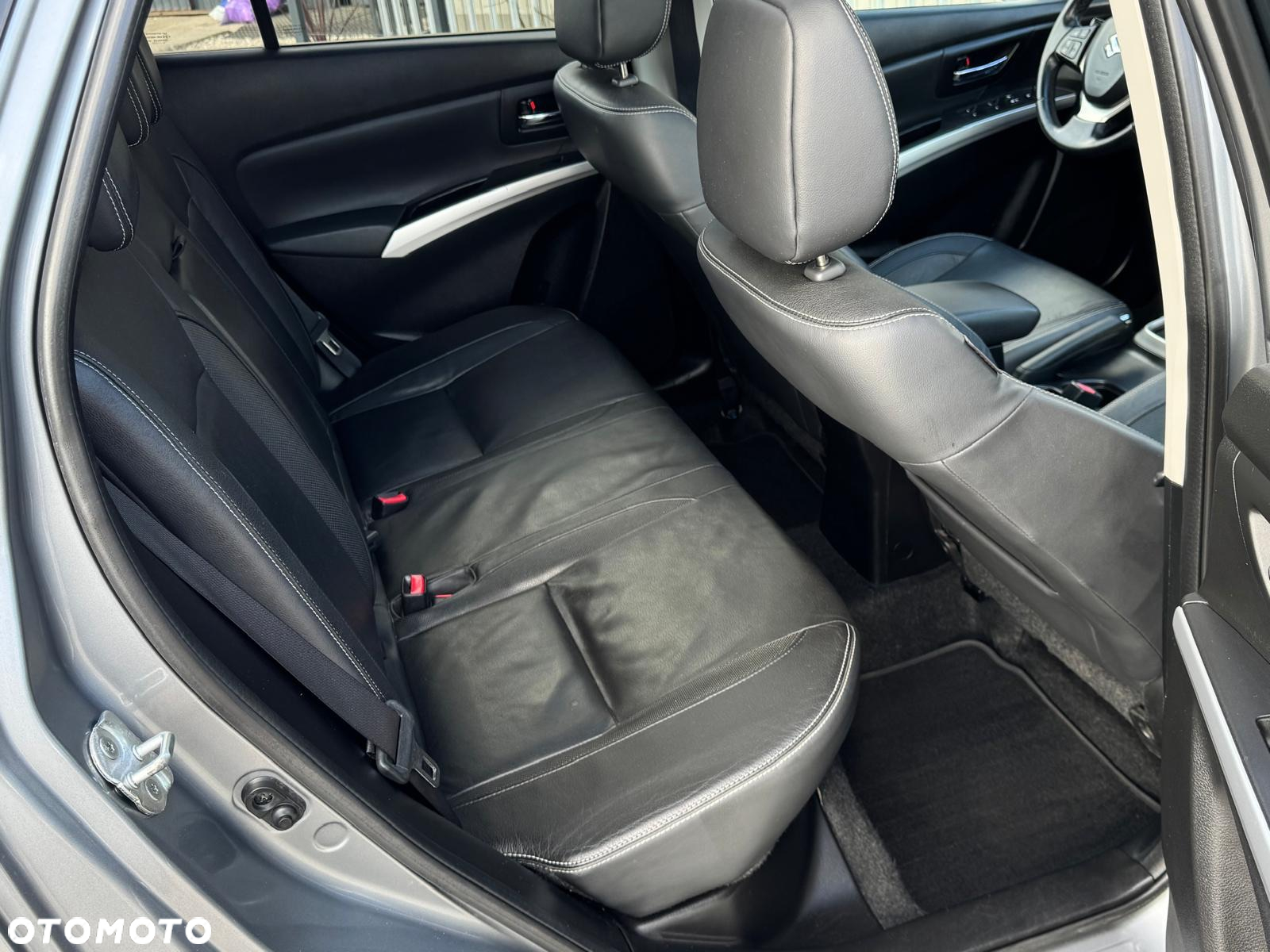 Suzuki SX4 S-Cross 1.6 DDiS Premium Plus - 28