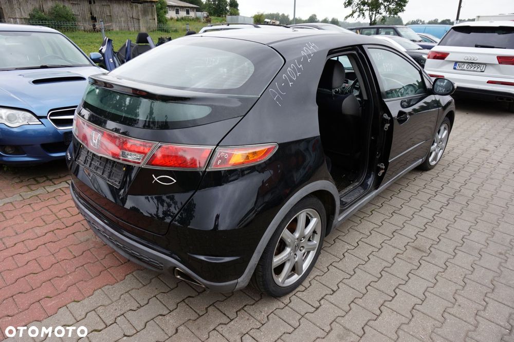 HONDA CIVIC VIII 5D HB 2007 B92P 1.8 16V R18A2 140KM CZARNY na części - 5