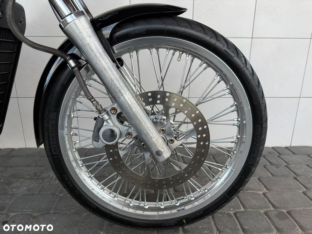 Suzuki Intruder - 21
