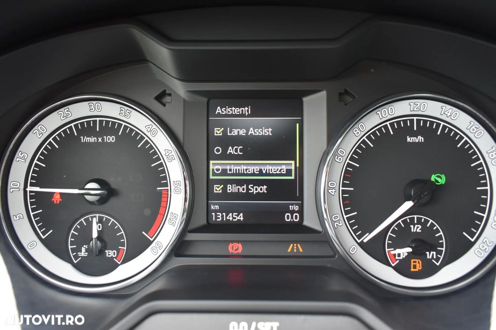 Skoda Octavia 2.0 TDI AMBITION DSG - 40