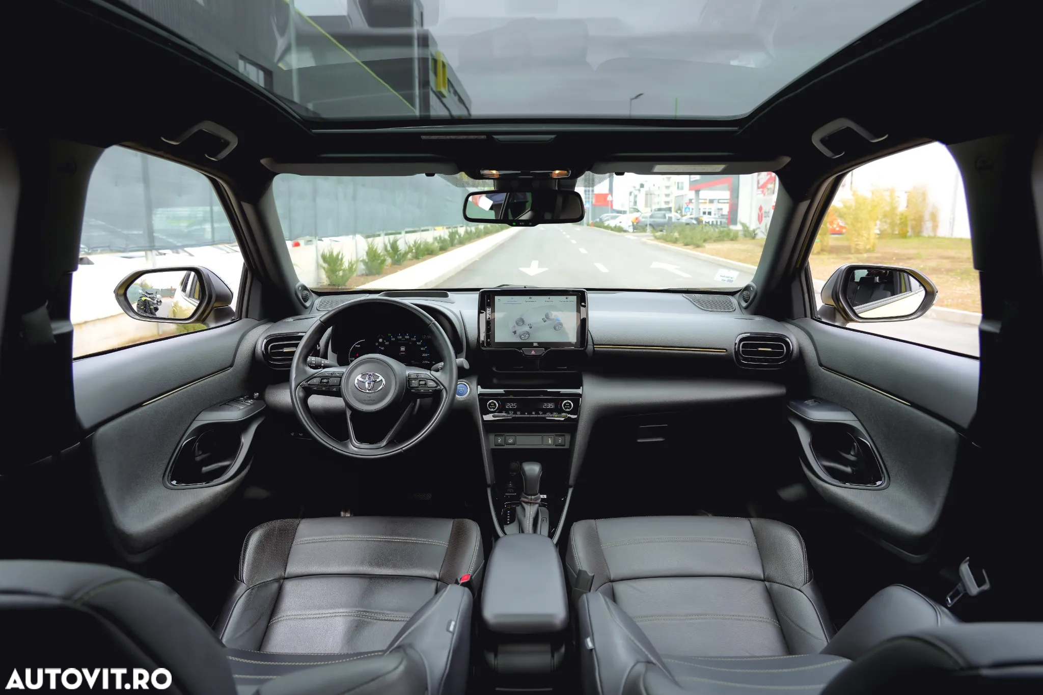 Toyota Yaris 1.5 L CVT Dynamic Plus Bi-tone - 8