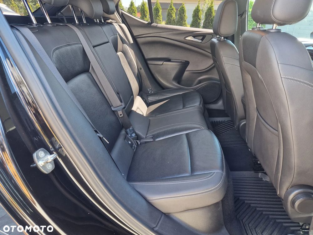 Opel Astra 1.6 CDTI Essentia S&S - 17