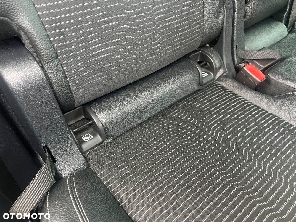 Mercedes-Benz GLB 200 d 8G-DCT Progressive - 14