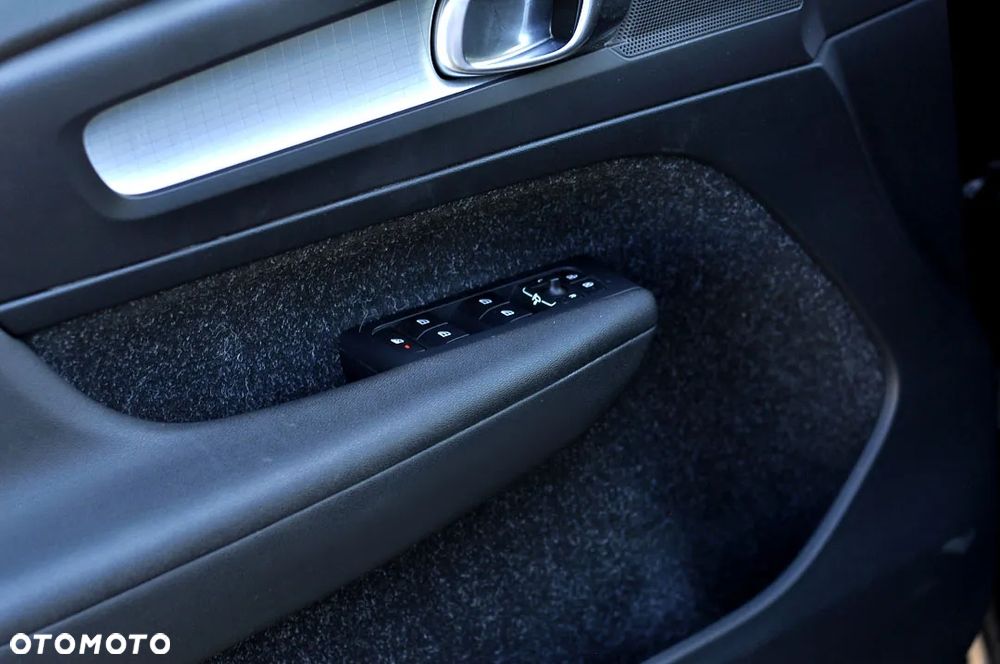 Volvo XC 40 T3 Momentum Pro - 22