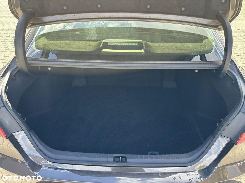 Toyota Camry 2.5 Hybrid Comfort CVT - 21