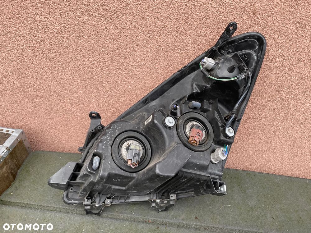 lampa corolla verso lift prawa eu cała - 3