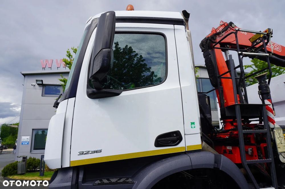Mercedes-Benz Arocs 3236 8×4 / 90 tys. km / HDS Fassi F155A.0.22 / pilot / Wywrotka 2-stronna / Hydroburta / 3 szt_255718 - 24