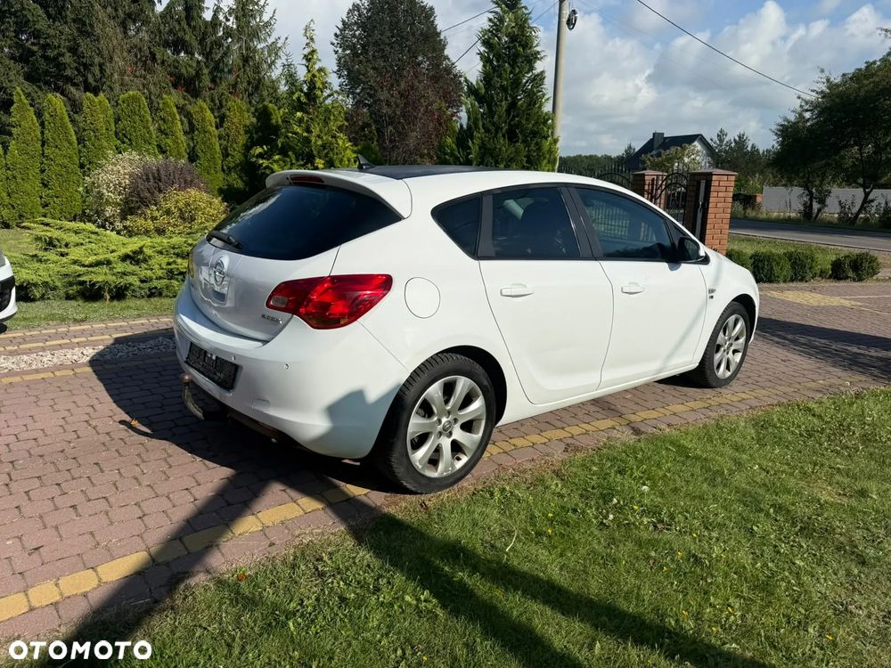 Opel Astra 1.4 150 Jahre - 3