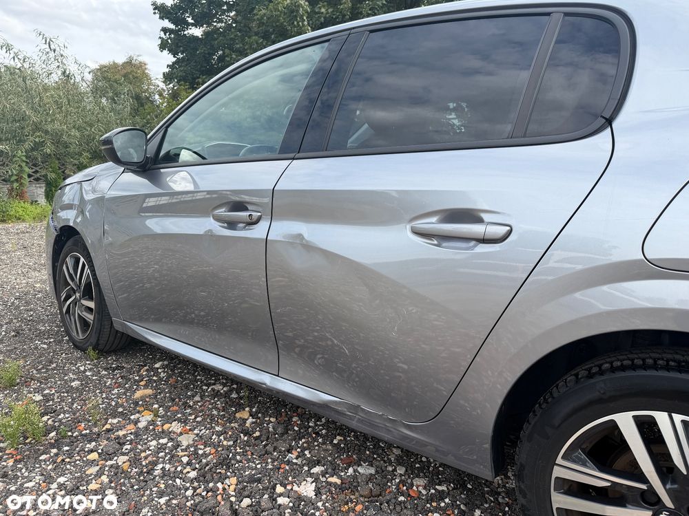 Peugeot 208 - 6