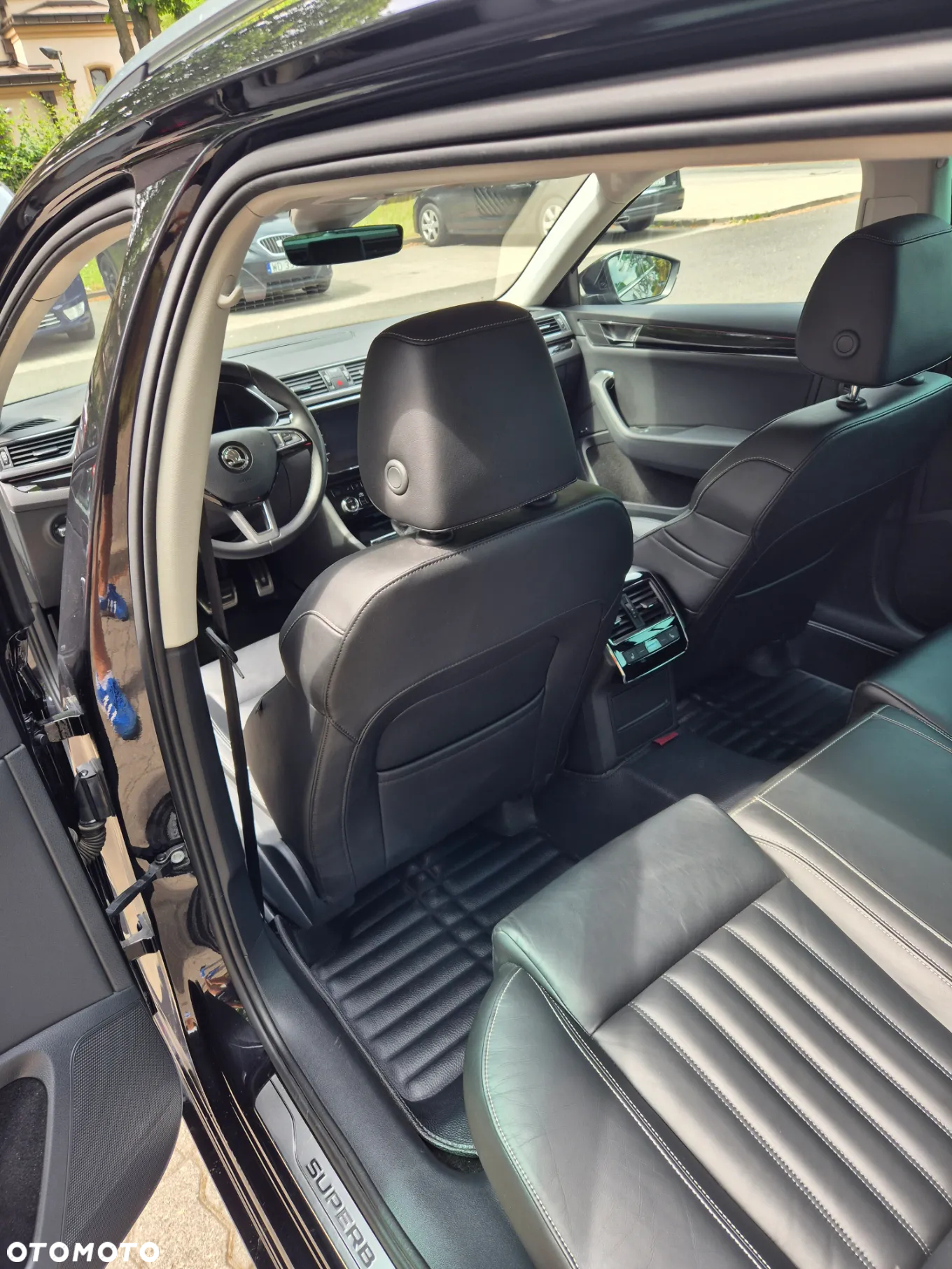 Skoda Superb 2.0 TDI L&K DSG - 12