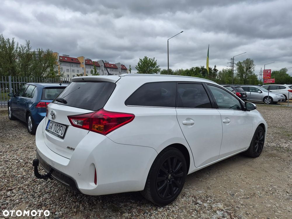 Toyota Auris 1.4 D-4D Premium - 3