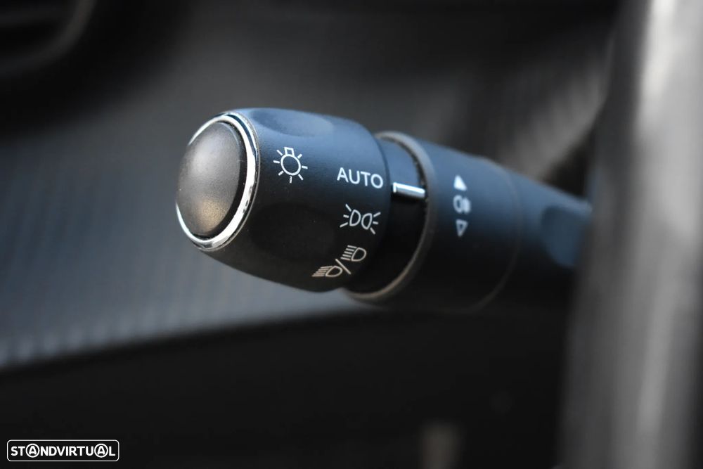 Peugeot e-208 GT - 29