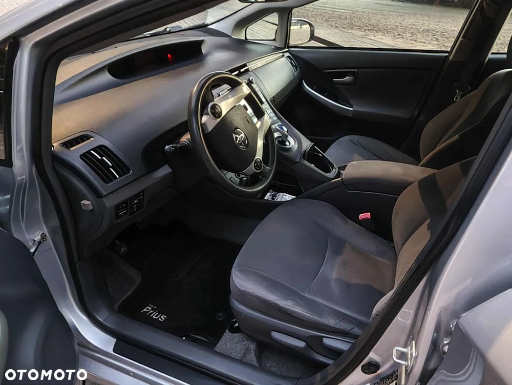 Toyota Prius 1.8 HSD Luna - 11
