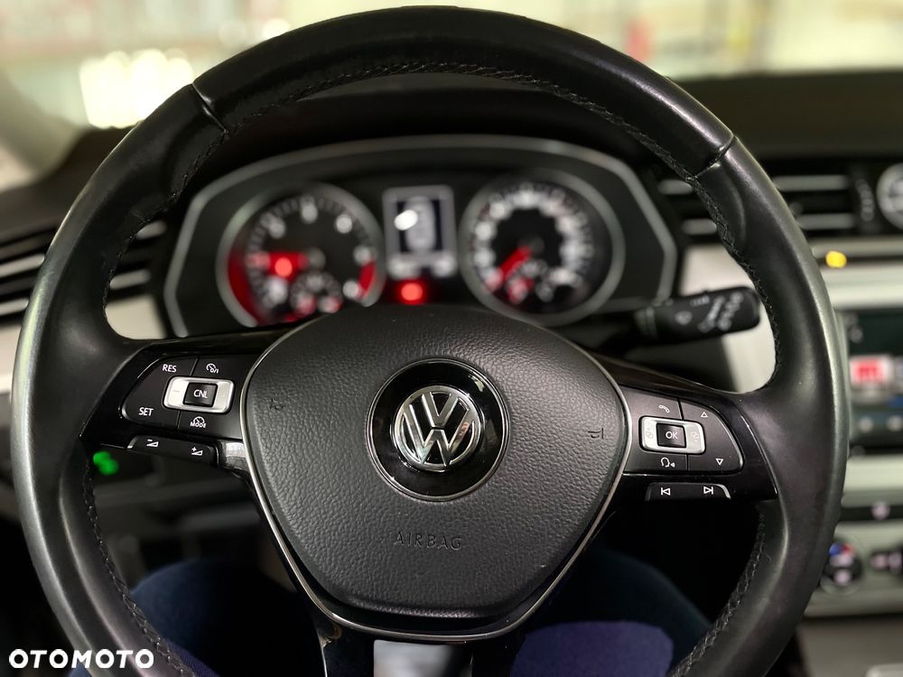 Volkswagen Passat 2.0 TDI (BlueMotion Technology) Comfortline - 18