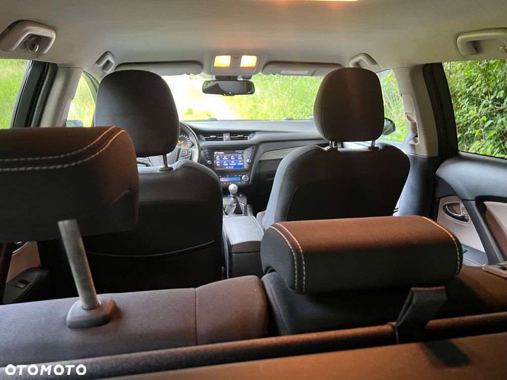 Toyota Avensis 2.0 D-4D Prestige - 25