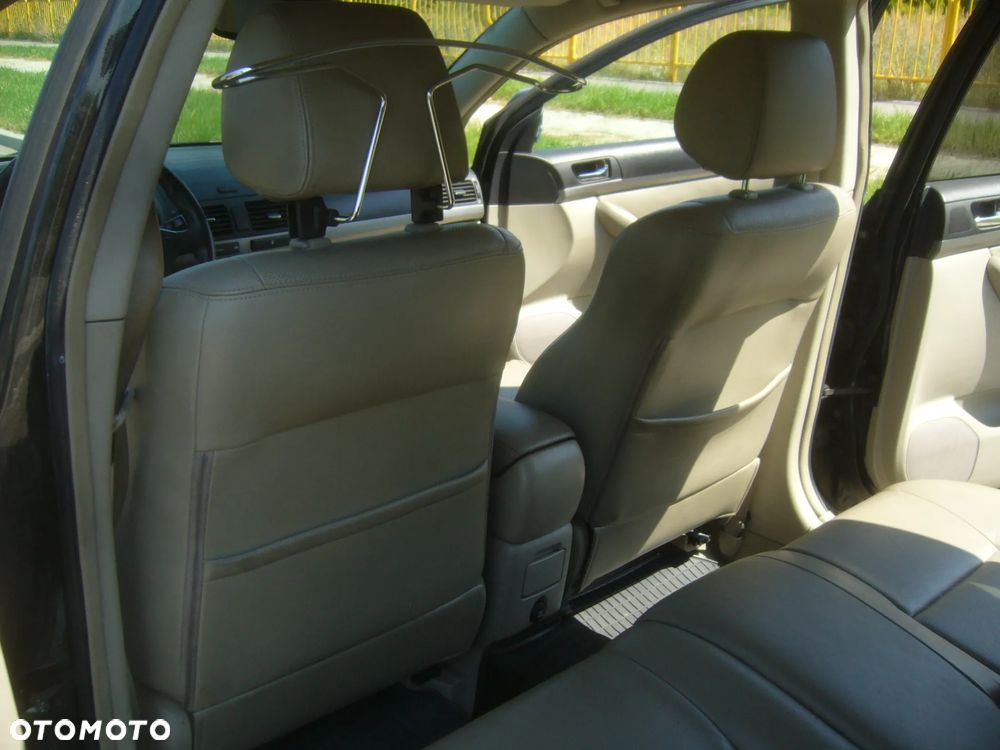 Toyota Avensis 2.2 D-4D Prestige - 27