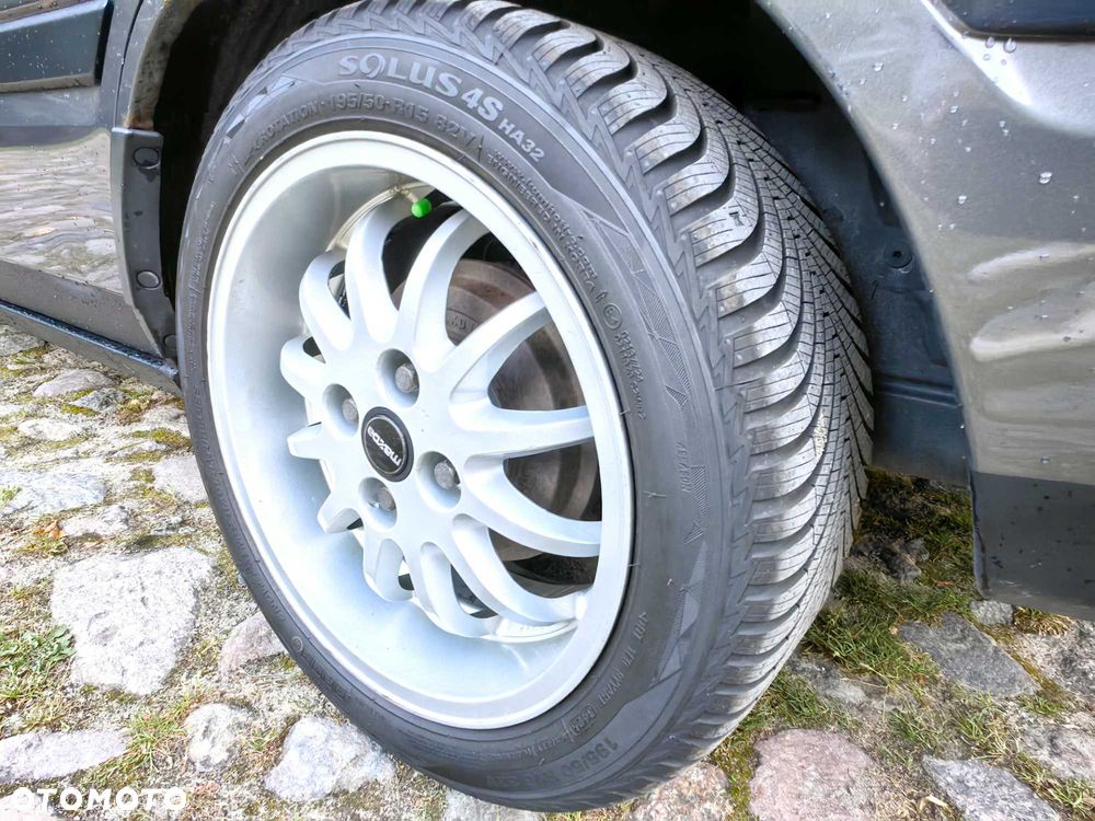 Mazda 323F - 8