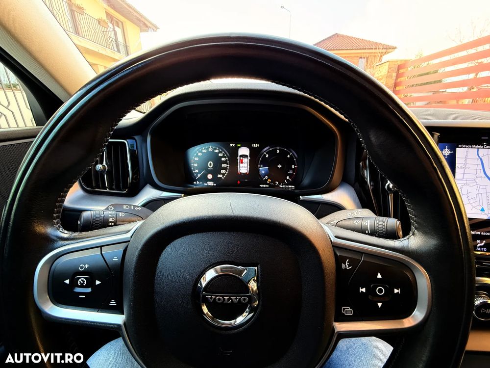 Volvo XC 60 D3 Momentum Pro - 21
