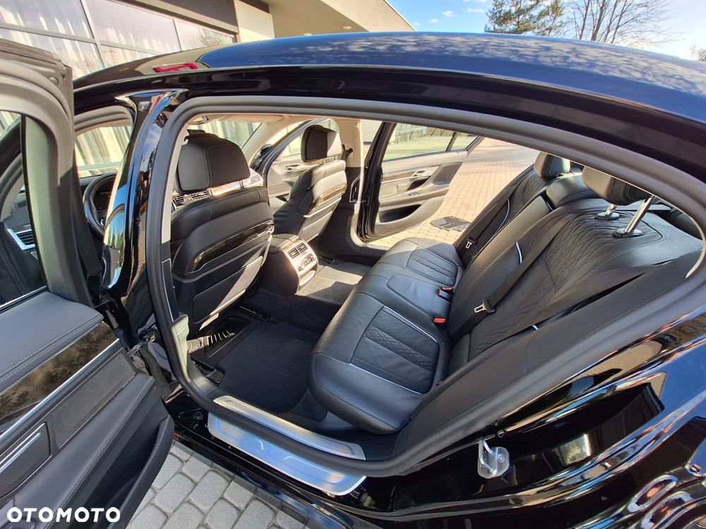 BMW Seria 7 750Li xDrive - 14