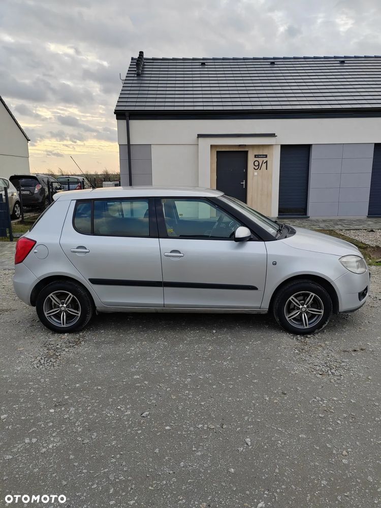 Skoda Fabia 1.2 HTP Ambiente - 2