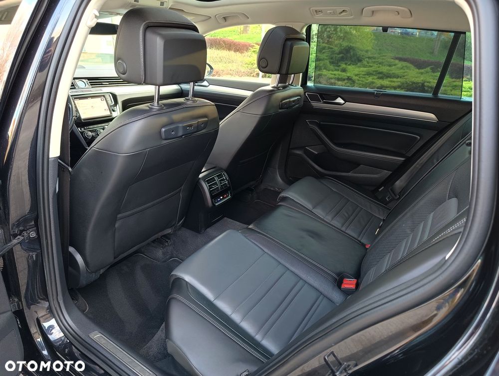 Volkswagen Passat Variant 2.0 TDI SCR DSG 4Motion Business - 30