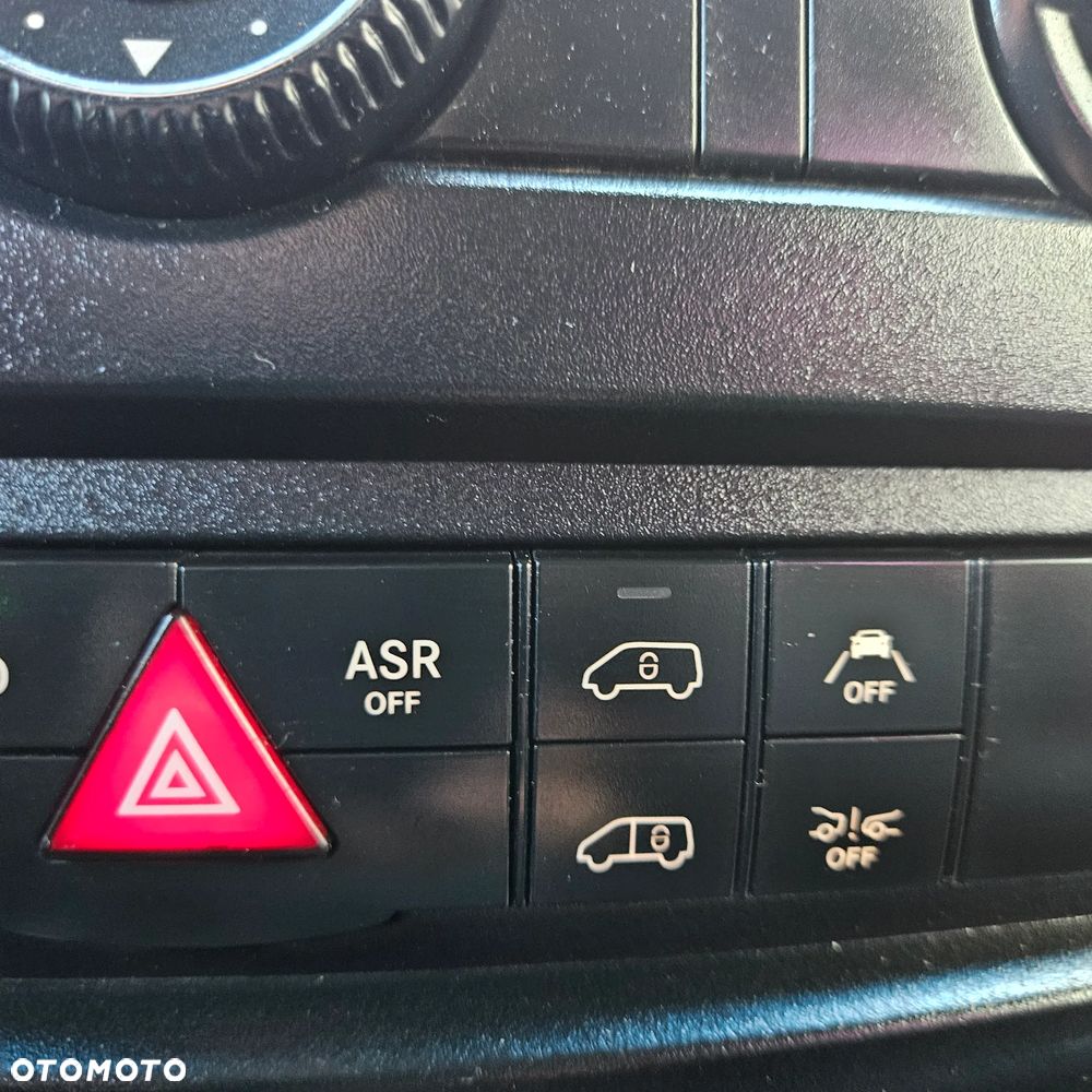 Mercedes-Benz Sprinter - 25