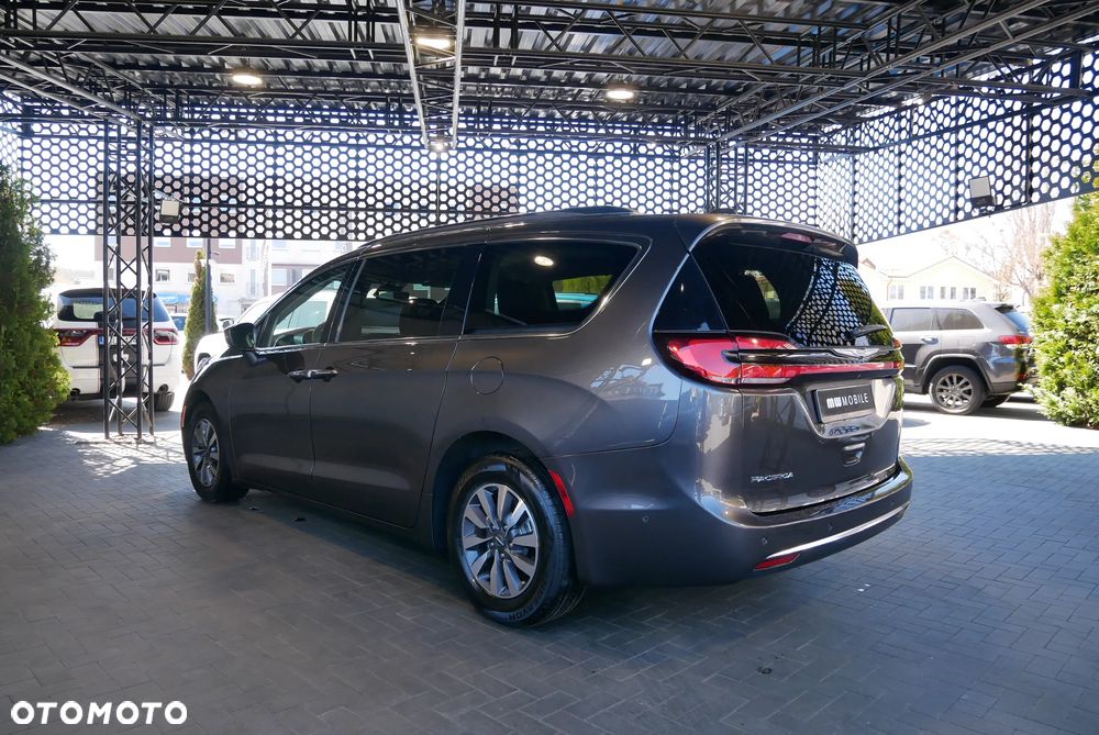 Chrysler Pacifica - 4