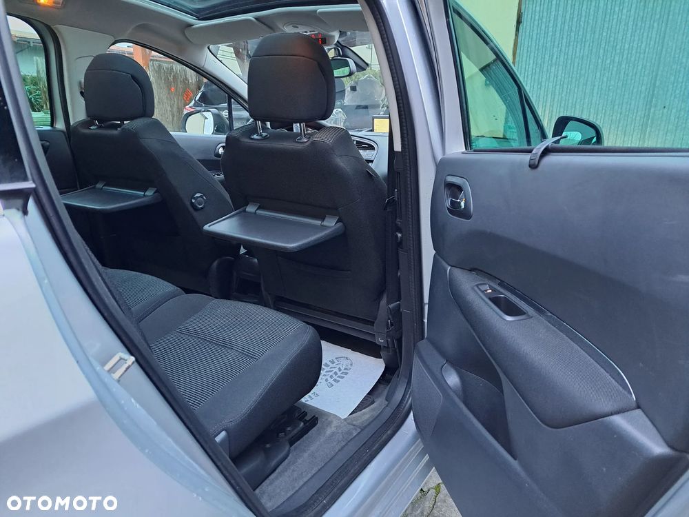 Peugeot 5008 HDI 150 Business-Line - 31