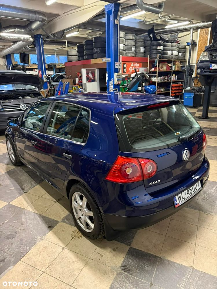 Volkswagen Golf 1.6 FSI Comfortline - 3