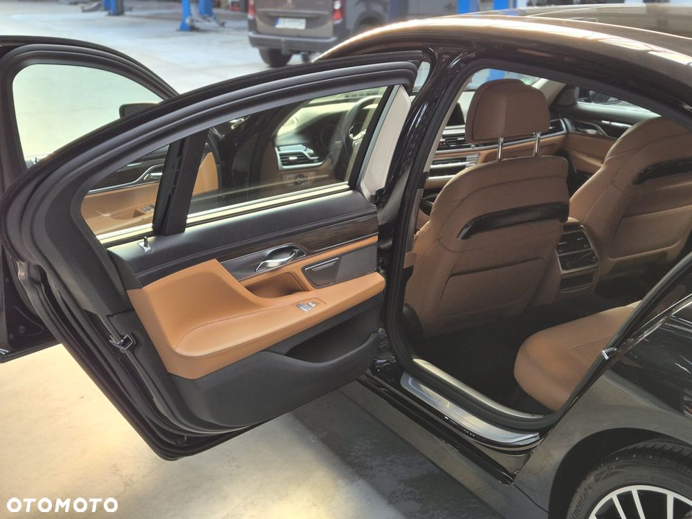 BMW Seria 7 - 36