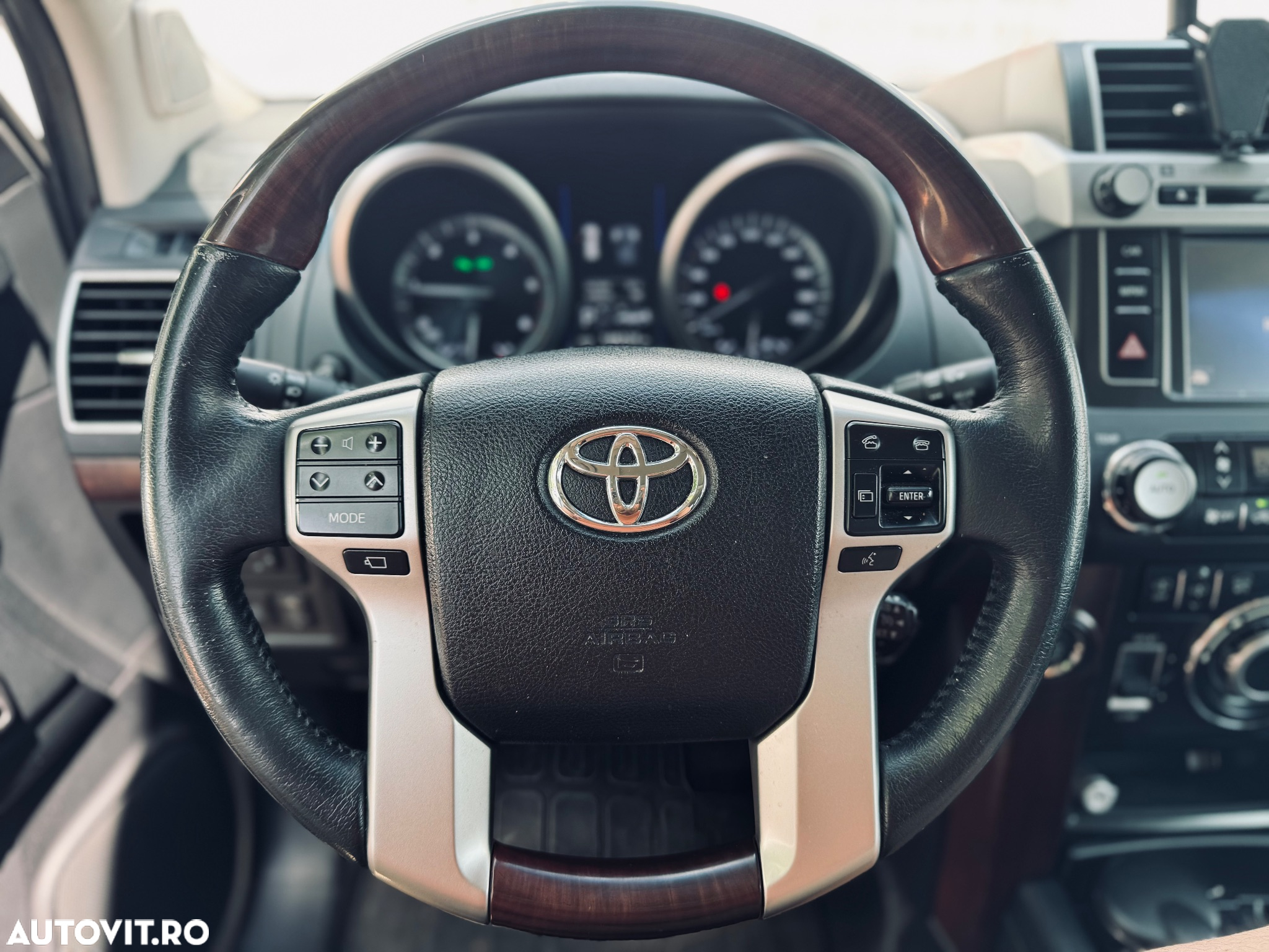 Toyota Land Cruiser 2.8l Turbo D-4D Aut. Luxury - 23