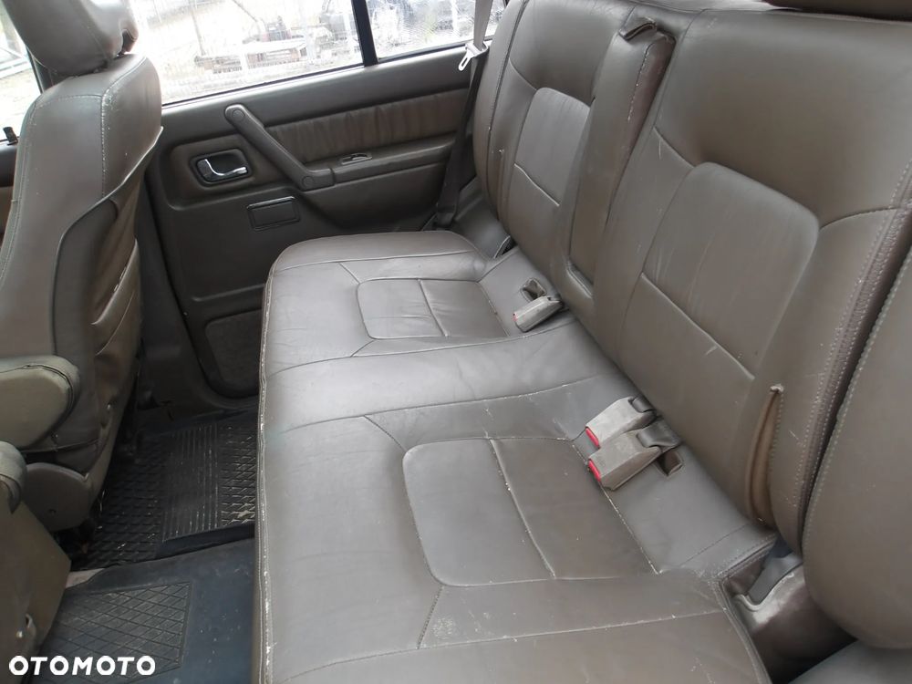 Mitsubishi Pajero - 25