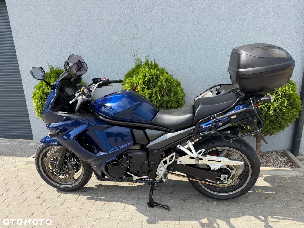 Suzuki GSX - 8