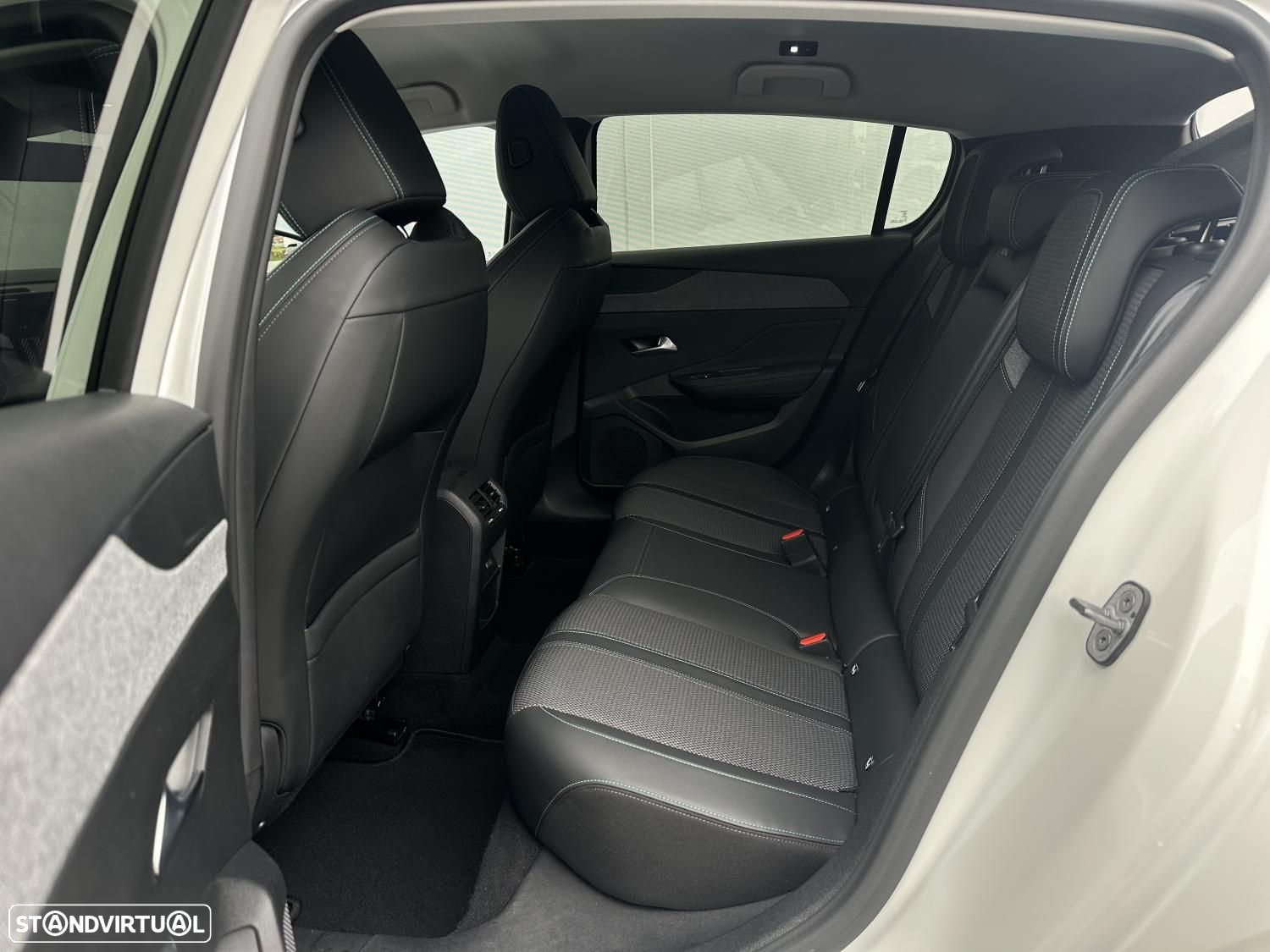 Peugeot 308 1.5 BlueHDi Allure Pack - 31
