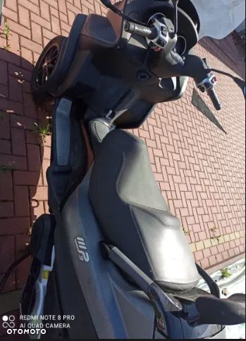 Piaggio MP-3 - 4